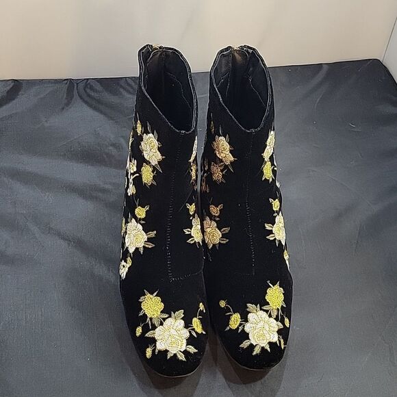 FOREVER 21 BLACK VELVET YELLOW FLORAL EMBROIDERED BOOTIES G1 - Picture 3 of 16